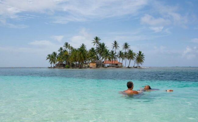 42 Couple de plage 650x400