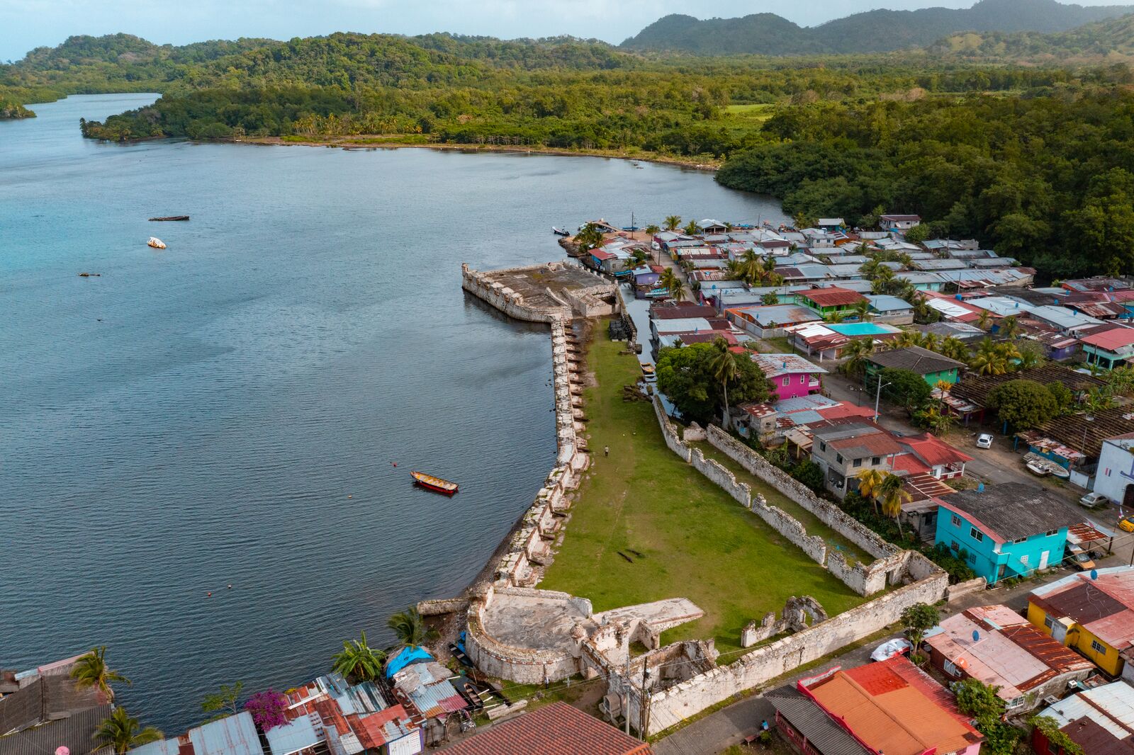 Large Portobelo, Province of Colón